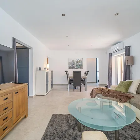 Requesens 45 Apartmán