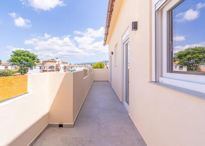 Апартаменты Requesens 45